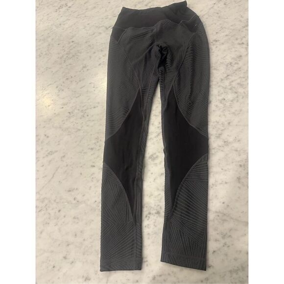 Lukka lux textured active leggings - sz small - black
Grey - Picture 1 of 8